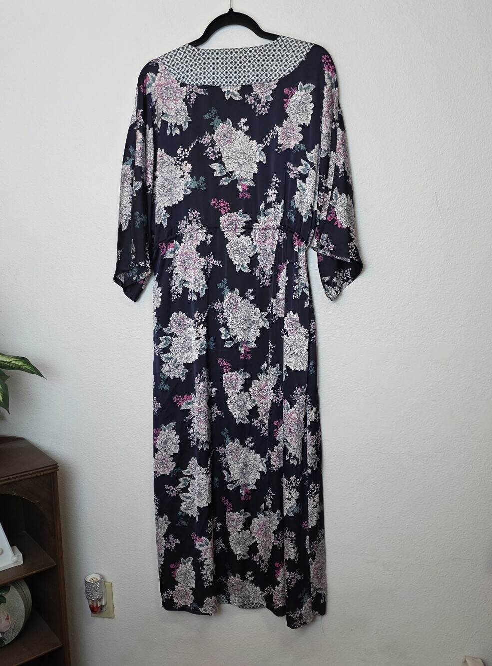 SOMA Cool Nights Long Robe In Foraged Floral Grand Blue Pockets Satin Size S/M - Picture 9 of 11